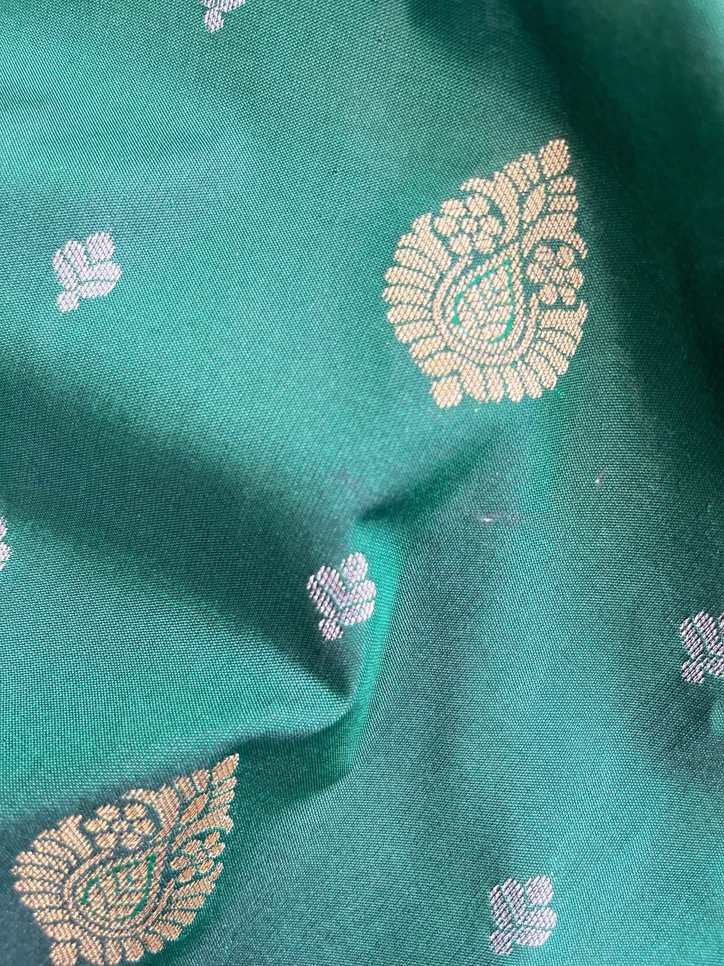 Green Kanjivaram Silk Saree With Rani color Pallu